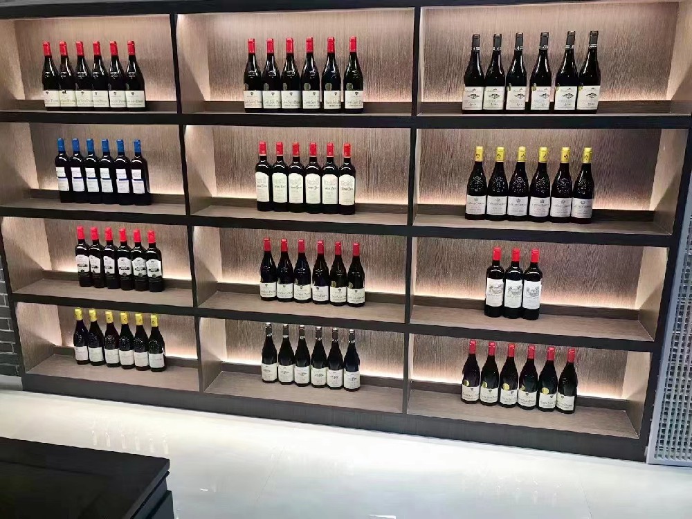 開一家紅酒店要多少錢